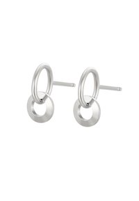 Silvermetallörhängen med länkade cirkelformade mönster. Örhängena består av en polerad ring och en skiva som accent.
