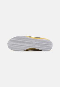 Nike Sportswear CORTEZ - Sportbačiai - infinite gold/game royal/white/black