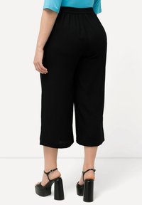 Ulla Popken WIDE ELASTIC WAIST - Short - black