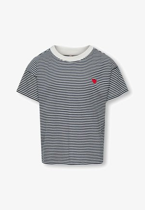 T-shirt à rayures à manches courtes bleu marine et blanc avec un col rond et un petit détail de cœur rouge sur la poitrine. Matière en coton doux.