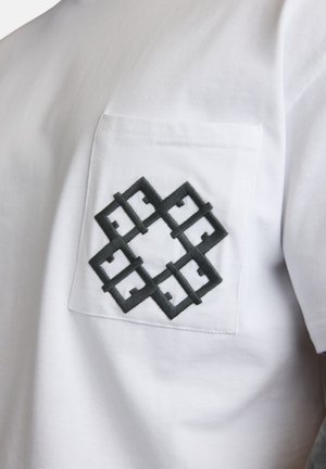 ESTEEM, MONOGRAM REGULAR - Print T-shirt - white