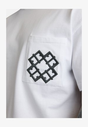 ESTEEM, MONOGRAM REGULAR - Print T-shirt - white