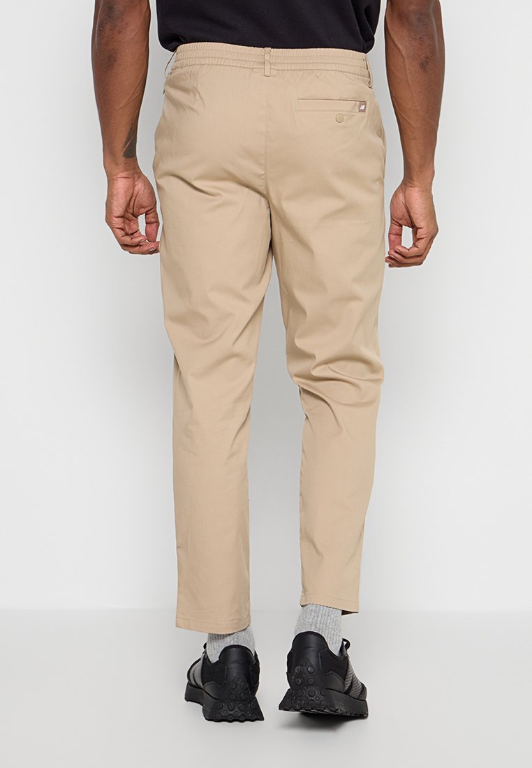 ATHLETICS STANDARD TAPERED