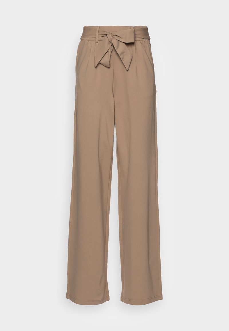 Pantaloni beige a gamba larga con vita alta e dettaglio nodo frontale, realizzati in tessuto morbido. Presentano delle pieghe e una texture liscia.