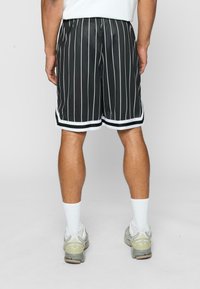 Karl Kani 2 PACK - Treningo apatinė dalis - black pinstripe white