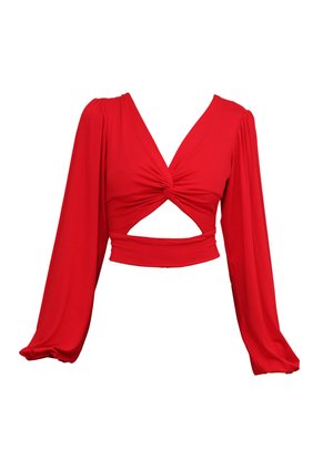 Haut court rouge en tissu doux, avec des manches longues, un décolleté en V, un détail torsadé à l'avant et un design avec une partie coupée au niveau du milieu.