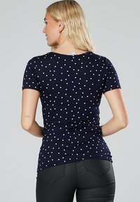 Chelsea Clark Z FUNKCJĄ KARMIENIA - T-Shirt basic - Marineblaue Tupfen