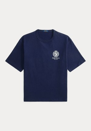 RELAXED FIT JERSEY GRAPHIC T-SHIRT - Nyomott mintás póló - newport navy