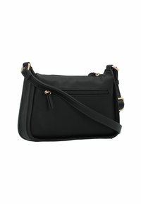 Bolso bandolera de cuero negro con una textura suave, que cuenta con un bolsillo frontal con cremallera, herrajes en tono dorado y una correa ajustable.