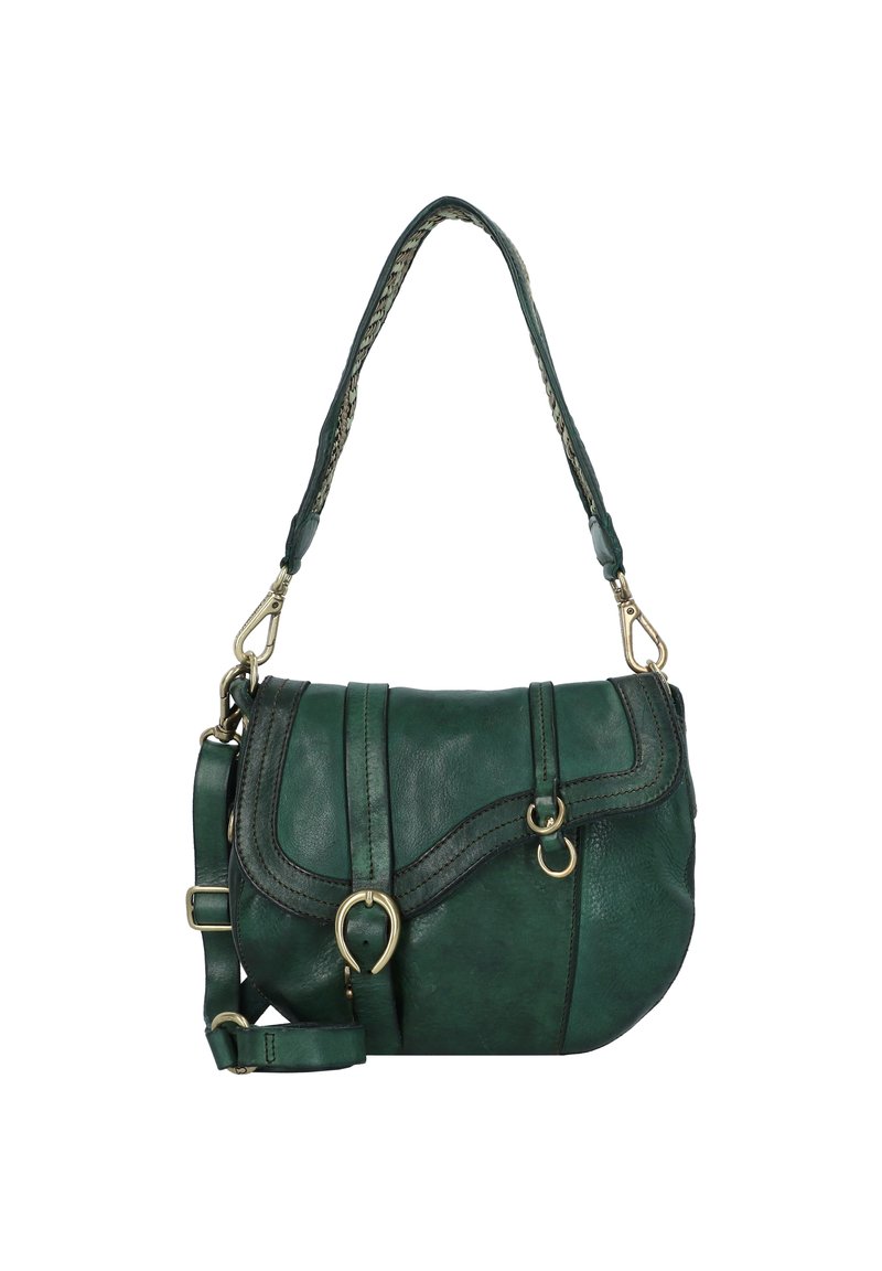 Tmavě zelená kožená kabelka se strukturovaným tvarem, se zakřiveným klopou, zvýrazněným šitím a splétaným ramenním popruhem se zlatými kovovými prvky.
