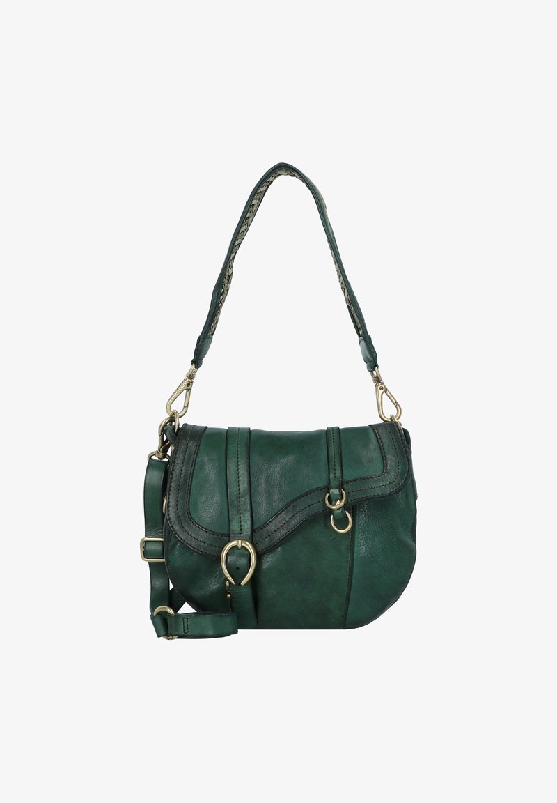 Tmavě zelená kožená kabelka se strukturovaným tvarem, se zakřiveným klopou, zvýrazněným šitím a splétaným ramenním popruhem se zlatými kovovými prvky.