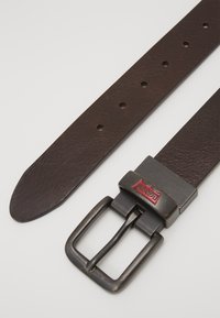 Levi's® BATWING BUCKLE BELT - Cinturón - dark brown