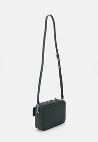 Calvin Klein LINEAR CAMERA BAG - Torba preko tijela - palm green