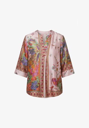 Roze zijden blouse met driekwartmouwen, met meerkleurige bloemen- en paisleypatronen en een smalle V-hals met decoratieve rand.
