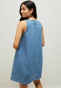 Next REGULAR FIT - Haljina od trapera - mid blue