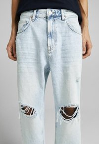 Bershka Džíny Relaxed Fit - light blue