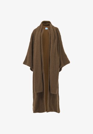 Bruin, textuurig gewaad met een fluffy buitenkant en een gladde binnenkant, heeft brede mouwen en een open ontwerp, geschikt voor casual draag.