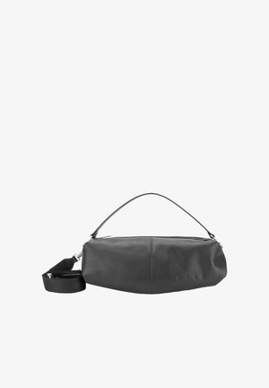 Schwarze Ledertasche mit geschwungener Form, abnehmbarem Riemen und einem oberen Griff. Glatte Textur und minimalistisches Design ohne sichtbare Muster.