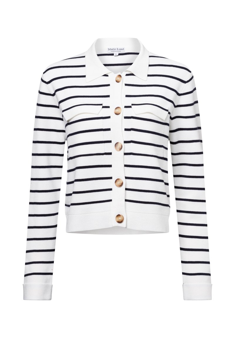 Gestreifter Knopf-Cardigan in Weiß und Marineblau, mit zwei vorderen Taschen, einem Kragenhalstitel und großen Holzknöpfen. Weiche Strickstruktur.