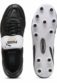Crne kožne nogometne kopačke s bijelim potplatom, koje imaju šest iglica, podstavljenu jezikom s "Puma King" brandingom i strukturiranu završnu obradu.