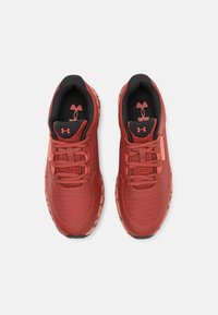 Under Armour BANDIT TRAIL 3 - Tenisice za trail trčanje - cinna red/canyon pink/sedona red