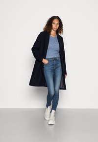 Guess ULTIMATE SKINNY - Calças de ganga de corte skinny - star luxe