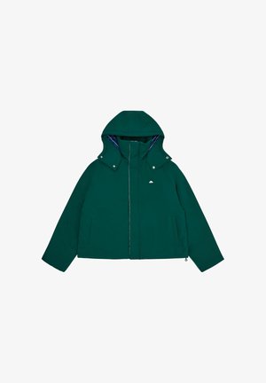 Zielona kurtka z kapturem, zapinana na zamek z przodu, z kieszeniami po bokach i gładką fakturą. Posiada kontrastową podszewkę wewnętrzną z delikatnym wzorem.