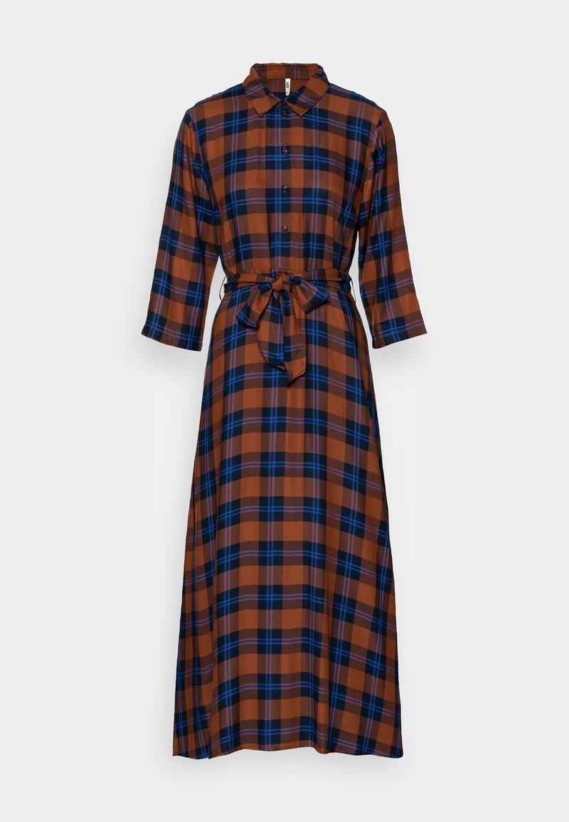 Robe-chemise à manches longues à carreaux marron et bleu, avec col, boutonnage devant et ceinture à nouer à la taille.