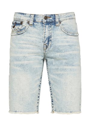 Pantalones cortos de mezclilla azul claro con lavado ácido, dobladillos deshilachados, cierre frontal con botón, trabillas para cinturón y diseño con cinco bolsillos.