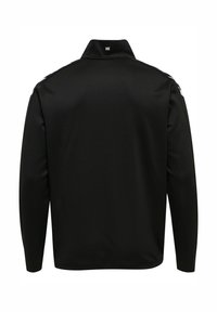 Zwarte langemouwen pullover met hoge kraag, gladde textuur en witte accenten langs de schouders. Achteraanzicht toont minimale branding.