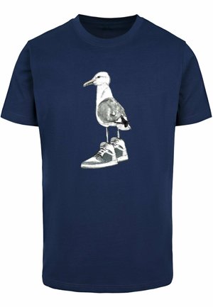 Navy-blaue Baumwoll-T-Shirt mit einem Grafikmotiv eines Möwen, die weiße und graue Sneakers trägt, auf zwei Beinen steht, mit einem einfachen Design.