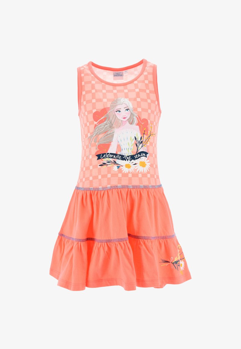 KORALLENFARBENES ÄRMELLOSES KLEID MIT KAROMUSTER, DAS EINEN GEDRUCKTEN CHARAKTER, BLUMENAKZENTE UND EINEN VOLANTRÄGER HAT.