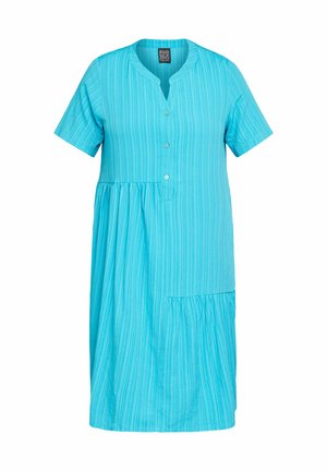 Rochie bleu deschis, confecționată dintr-un material texturat, cu mâneci scurte, o închidere cu nasturi la gât și o fustă plisată cu un buzunar lateral.