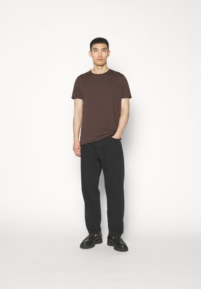 Filippa K ROLL NECK TEE - Basic póló - dark choco