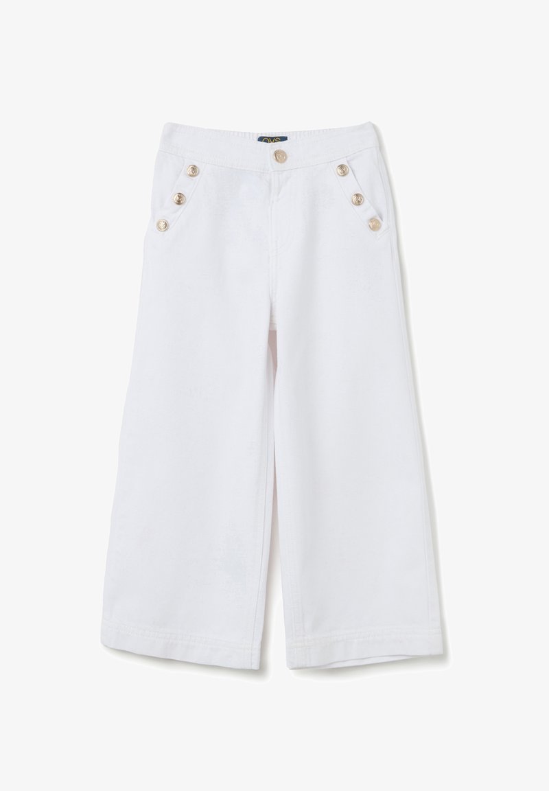 Pantalon large blanc en coton, avec des accents de boutons dorés à la taille et aux poches, et des détails de finition cousus.