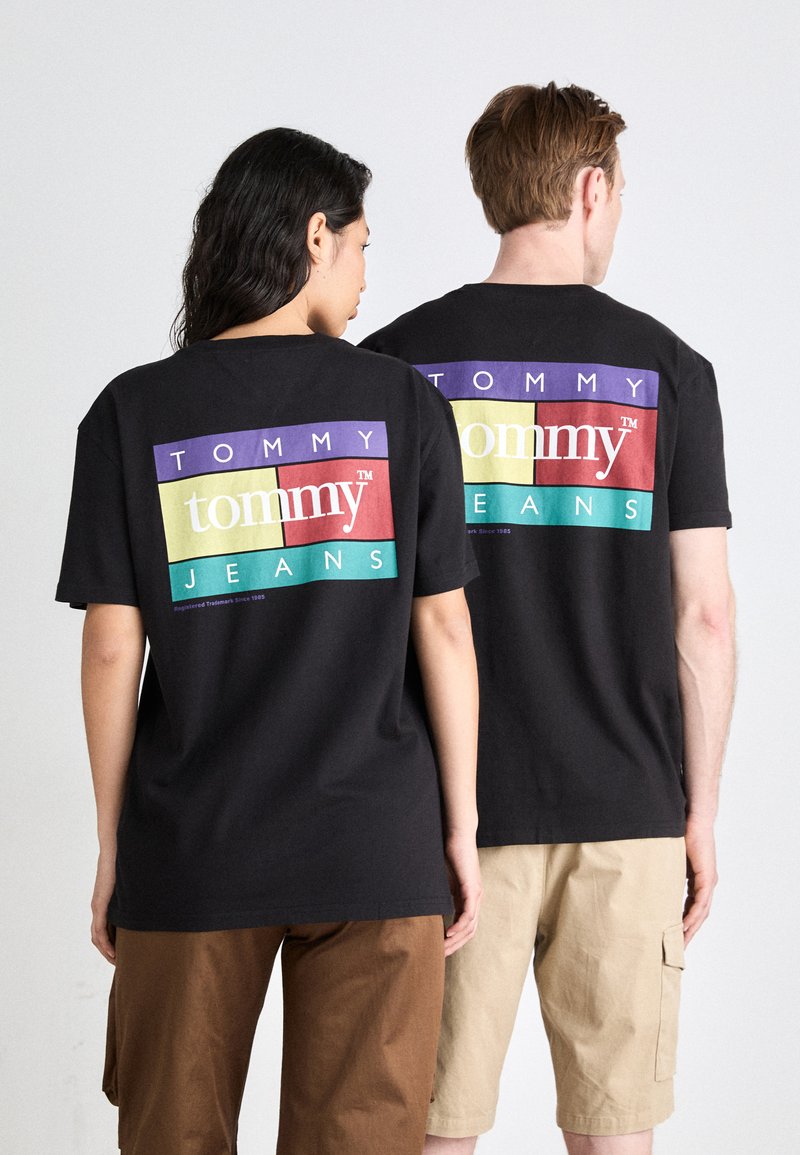 Tommy Jeans COLOR FLAG TEE UNISEX - T-shirt print - black