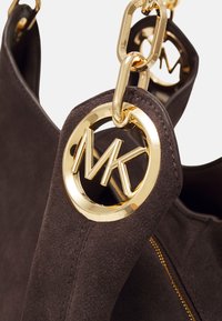 MICHAEL Michael Kors LILLIE CHAIN TOTE - Rankinė - chocolate