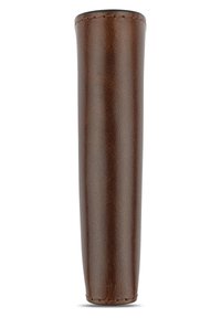Étui cylindrique en cuir marron avec une texture lisse, des bords cousus et un design légèrement effilé. Idéal pour maintenir les objets en sécurité.