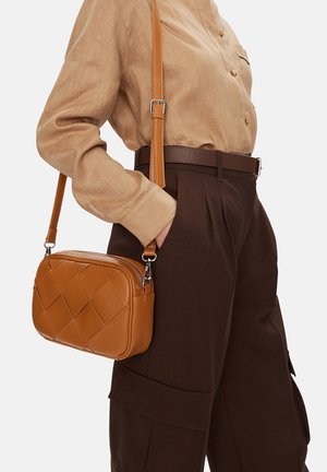 Jenny, HANDBAG C-JEN-L-005-08 - Skuldertasker - brown