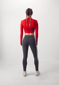 adidas Sportswear FUTURE ICONS THREE STRIPES LEGGING - Leggings - legend ivy