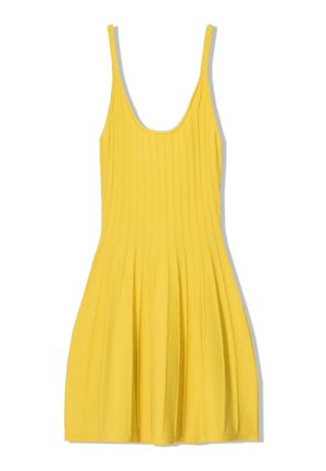 Robe jaune côtelée avec des fines bretelles, corsage ajusté et jupe plissée évasée. Fabriquée en tissu texturé, elle présente un décolleté arrondi.