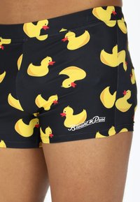 Blount & Pool TROPICAL - Badehose Pants - black yellow duck