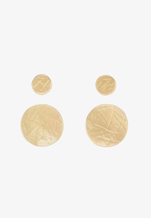 Guldtonede metaløreringe med to sæt cirkulære former, en større og en mindre, med en tekstureret, mat finish.