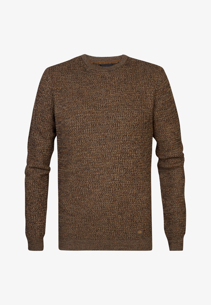 Brauner Strickpullover mit einem strukturierten Muster, gerippten Bündchen und Saum sowie einem kleinen Markenlogo-Patch auf der unteren linken Vorderseite.