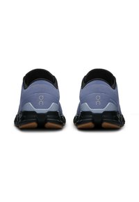 On CLOUD X 4 - Zapatillas de entrenamiento - feather   black