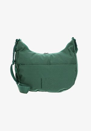 Sac d'épaule en tissu vert avec fermeture éclair sur le dessus. Forme arrondie, texture douce et une poche avant. Dispose d'une sangle réglable et d'un branding discret.