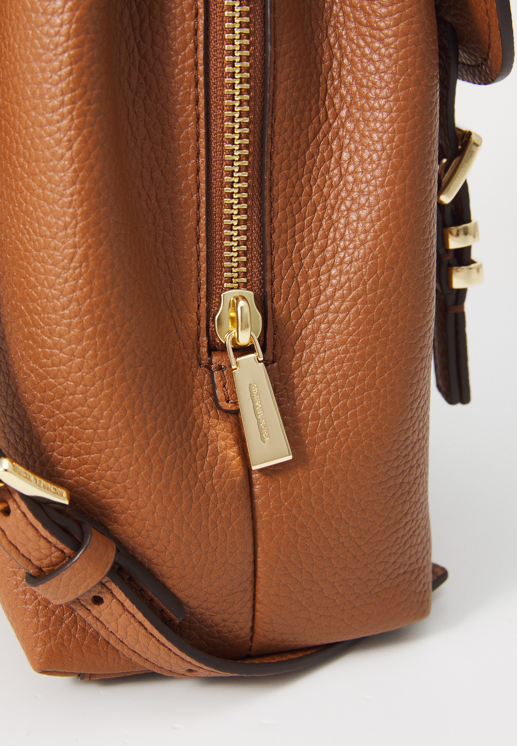 MICHAEL Michael Kors QUINN XS FLAP BACKPACK - Rugzak - brown/bruin