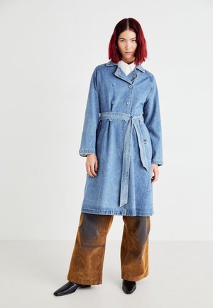 ONLJULIETTE COAT - Trenchcoat - medium blue denim
