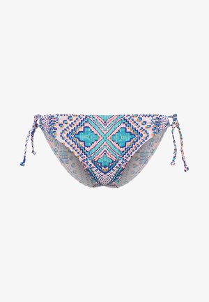 Flerfarget bikinitruse med geometrisk mønster i nyanser av blått, rosa og oransje, med justerbare sidesnorer. Lettvektig stoff.