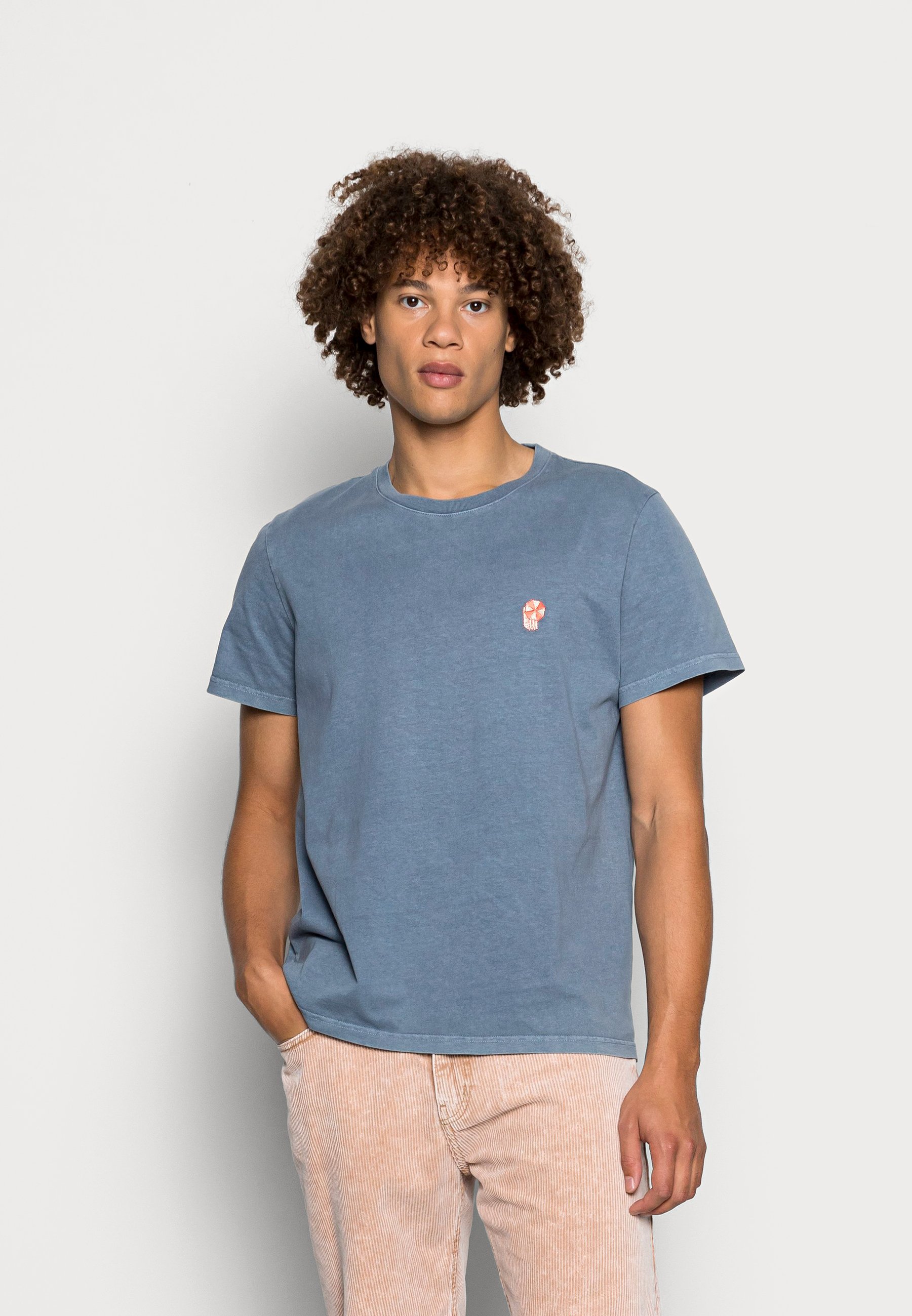 Nudie Jeans ROY - Basic T-shirt - blue 